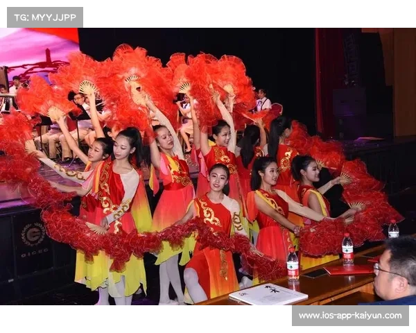中国剪纸艺术亮相莱茵-鲁尔大运会文化交流区引发热烈关注 中国剪纸艺术亮相莱茵-鲁尔大运会文化交流区引发热烈关注