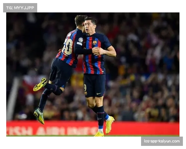 莱万多夫斯基与拉什福德 巴萨锋线新组合效果初显